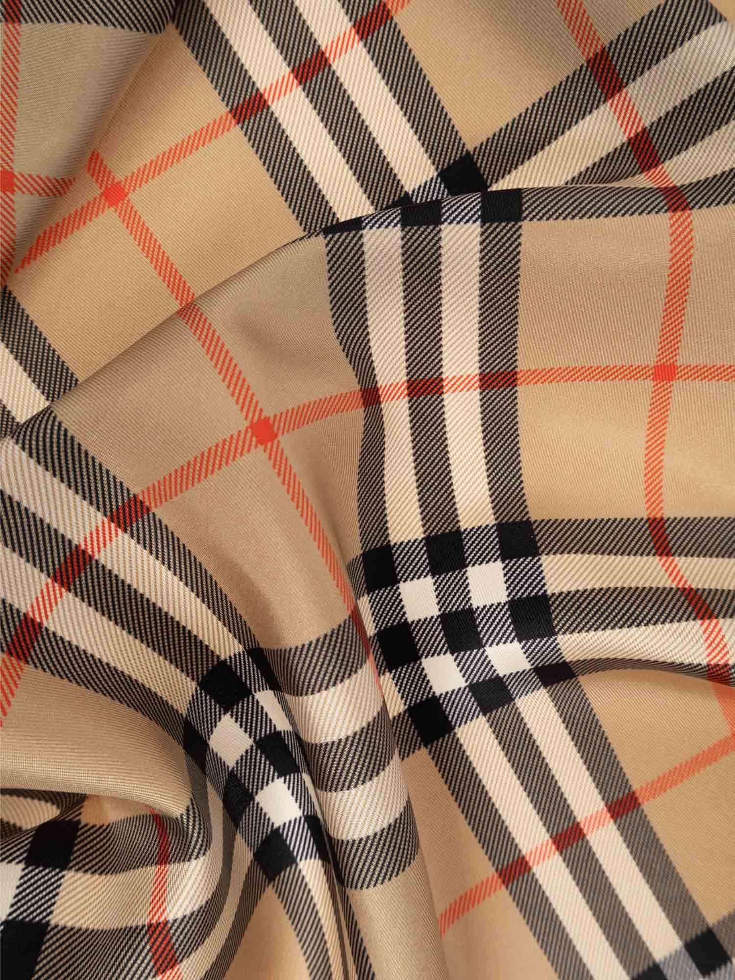 Foulard in seta Check<BR/> 8113048 A2021 BURBERRY