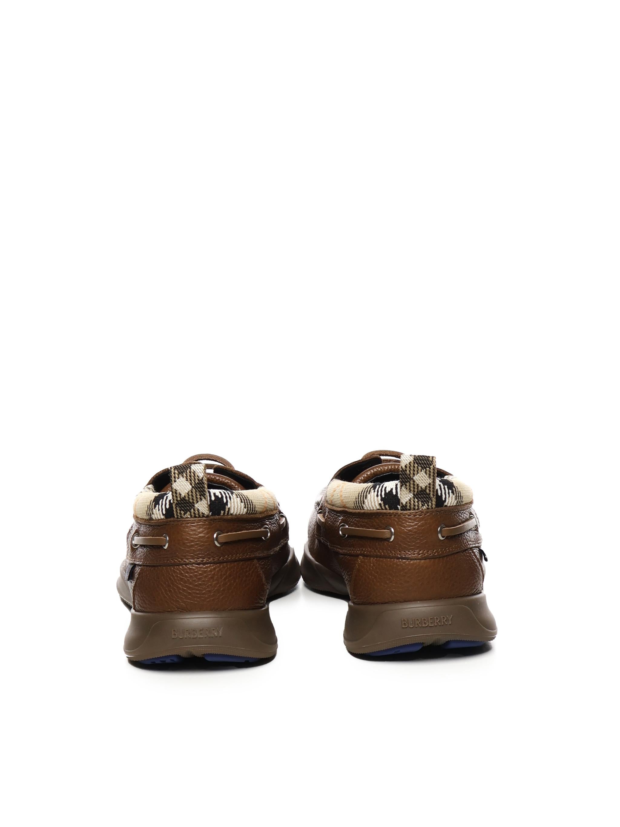 Mocassini da barca in pelle 8107290 C2239 BURBERRY