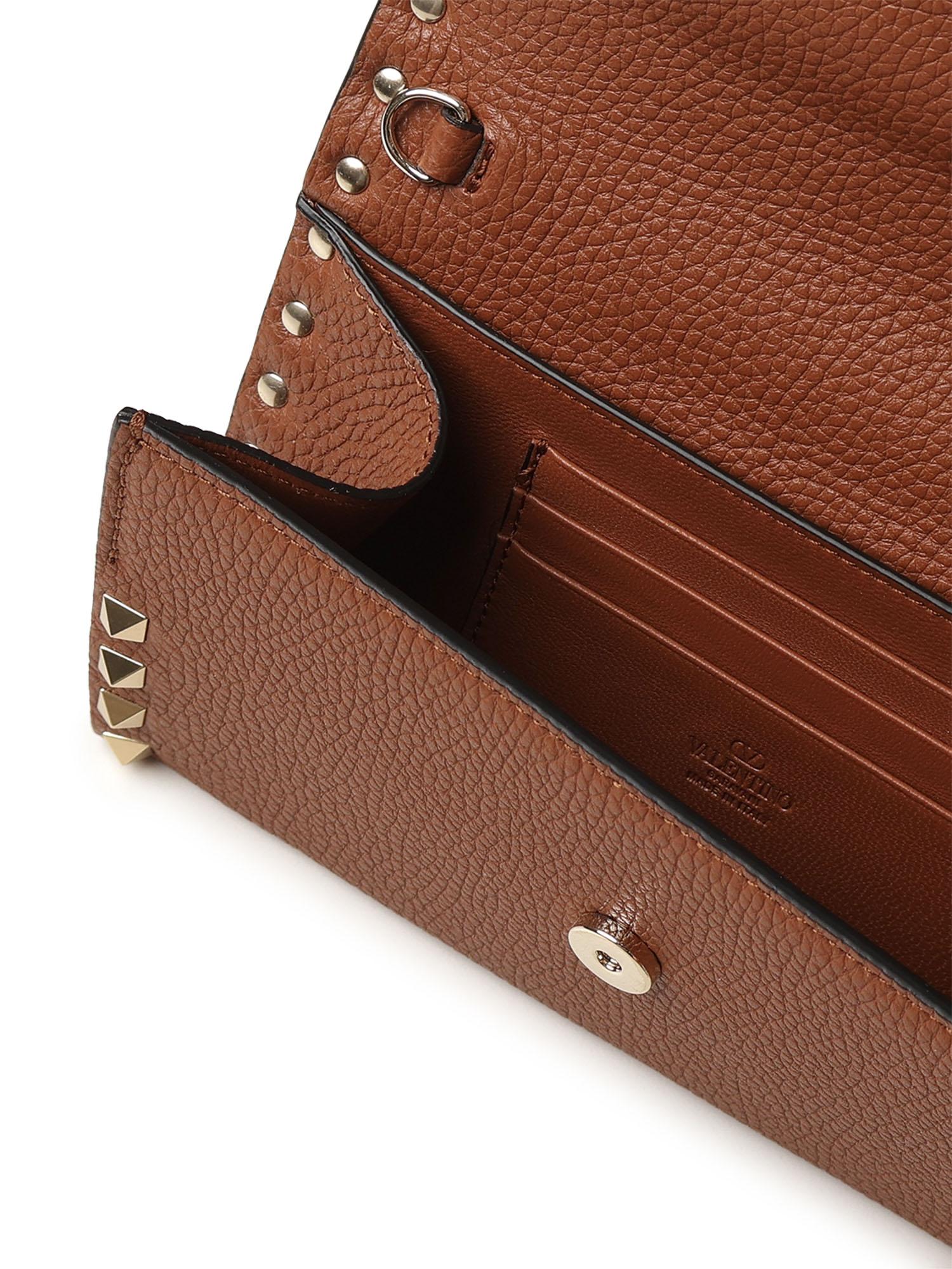 Portafoglio Rockstud in pelle con catena 7W2P0AR6 VSHHG5 VALENTINO GARAVANI