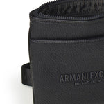 Borsa a tracolla piatta nera in similpelle XM000155 AF11931UB101 ARMANI EXCHANGE