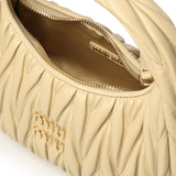 Borsa hobo Wander in nappa matelassé 5BC125 AN88F0K57 MIU MIU