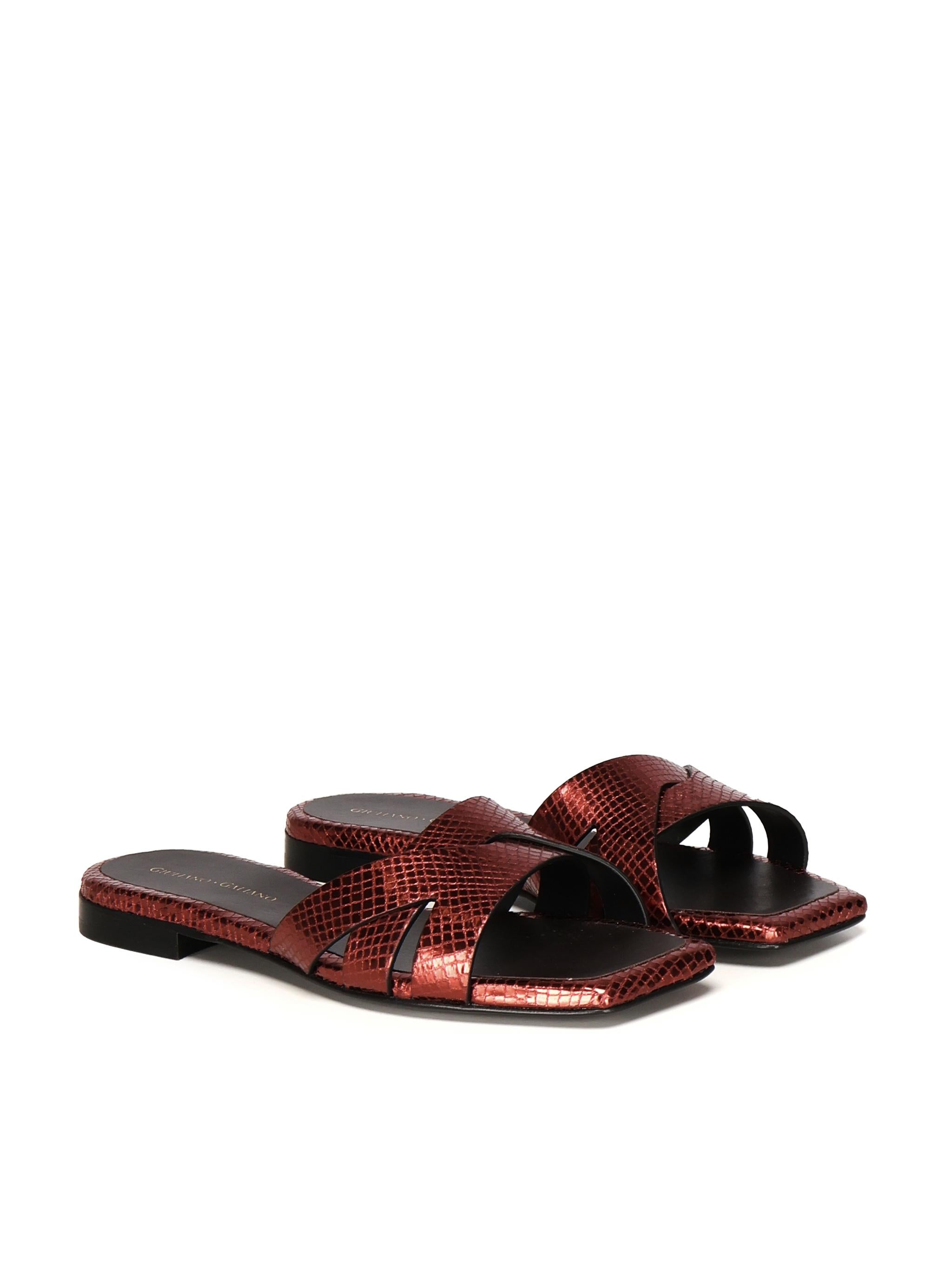 Sandali piatti Miryam<BR/> MIRYAM RETTILE BORDEAUX GIULIANO GALIANO