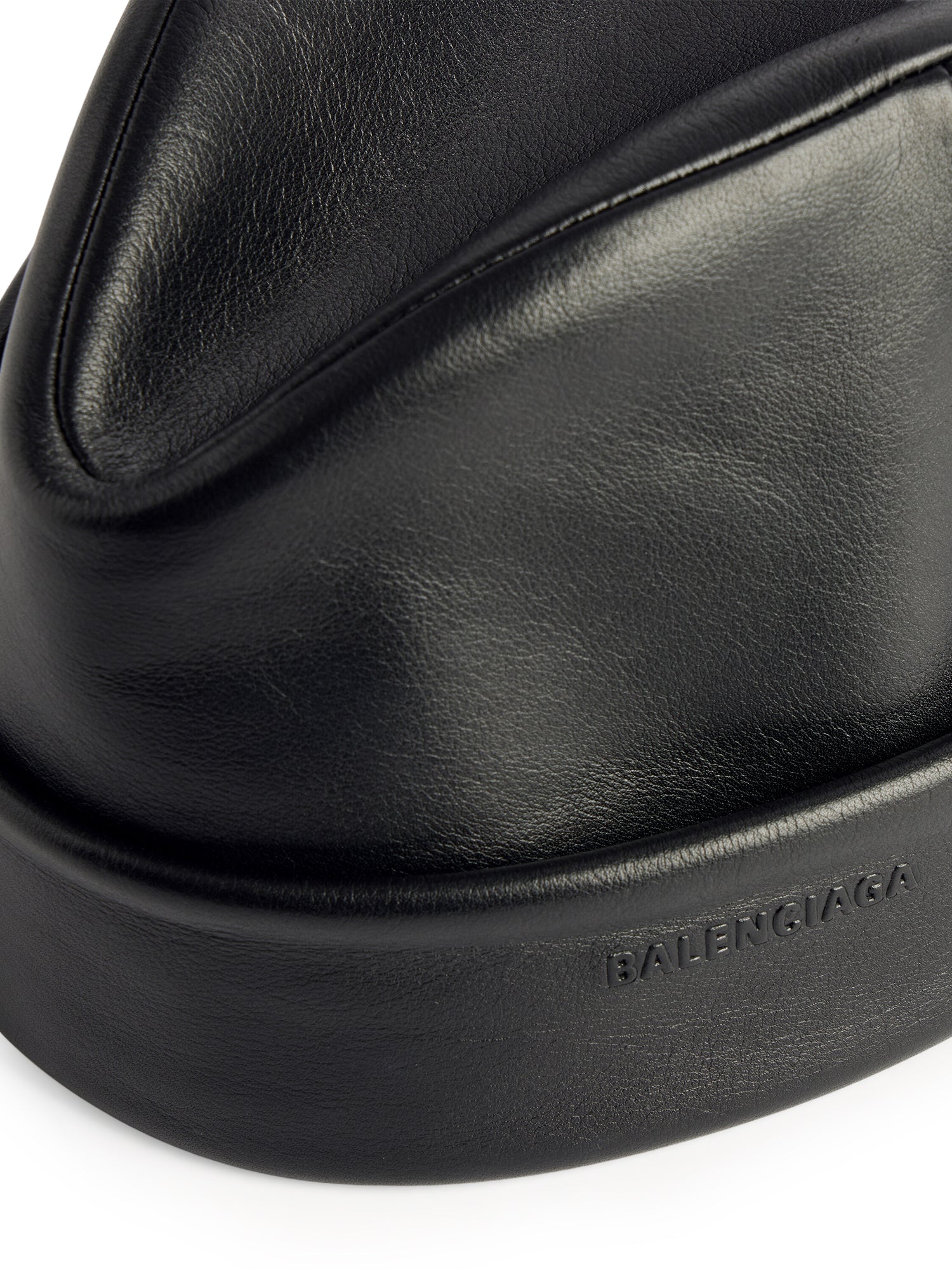 Berretto in pelle A00919 4G9B51000 BALENCIAGA 