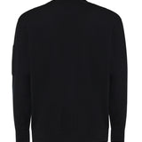 Pullover in lana merino con logo 21CMKN069A 005528A999 C.P. COMPANY 