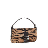 Borsa Baguette® 26424  in pelle effetto cavallino con stampa tigrata 8BR850 B16BF0ERR FENDI 