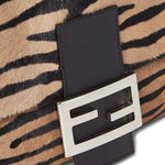 Borsa Baguette® 26424  in pelle effetto cavallino con stampa tigrata 8BR850 B16BF0ERR FENDI 