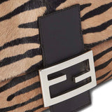 Borsa Baguette® 26424  in pelle effetto cavallino con stampa tigrata 8BR850 B16BF0ERR FENDI 