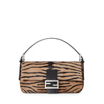 Borsa Baguette® 26424  in pelle effetto cavallino con stampa tigrata 8BR850 B16BF0ERR FENDI 