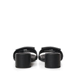Slide Baguette in pelle 8R8862 AQY2F0QA1 FENDI 