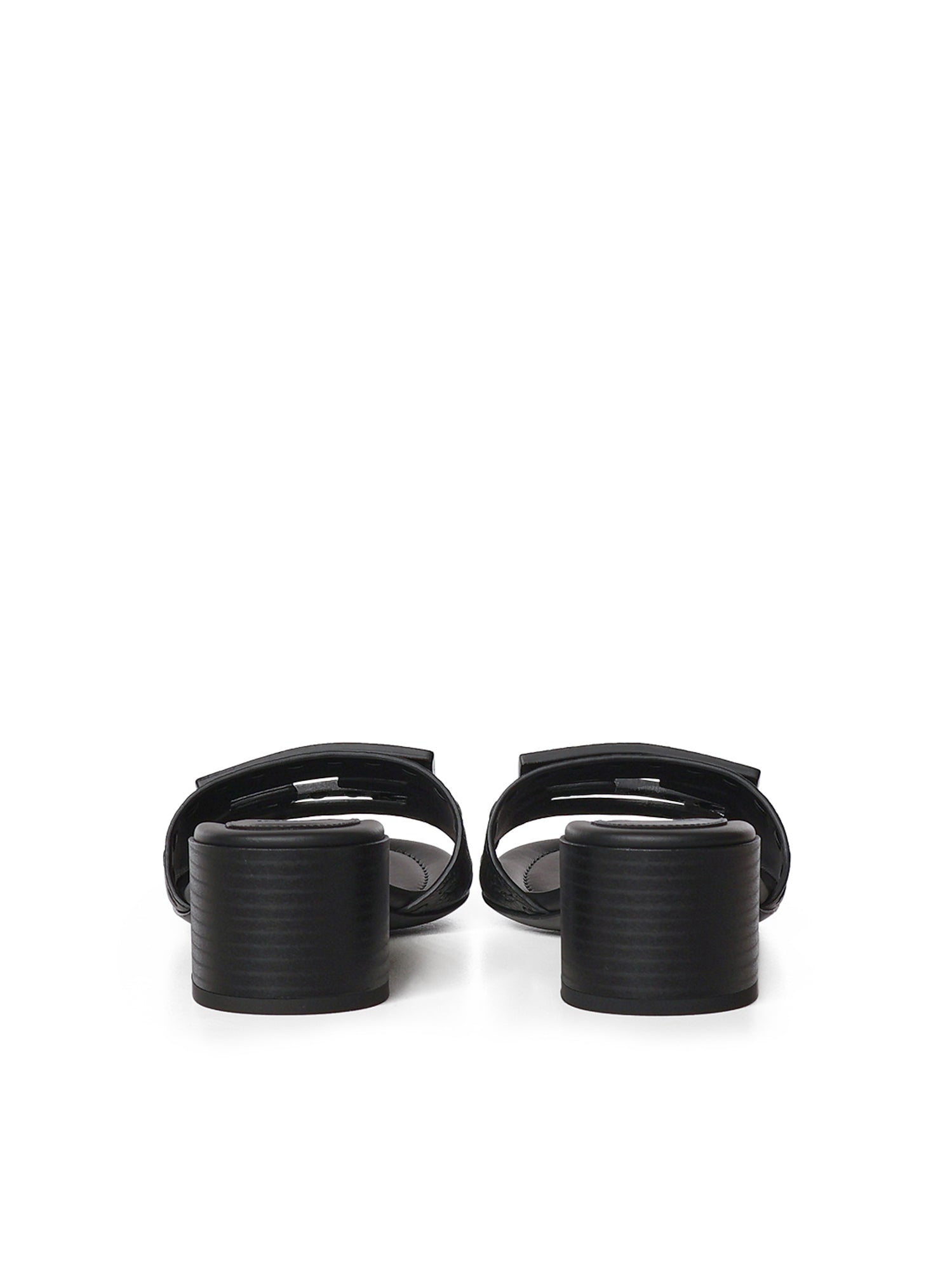 Slide Baguette in pelle 8R8862 AQY2F0QA1 FENDI 