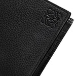Portafoglio bifold in pelle di vitello granata C660302X05 1100 LOEWE 