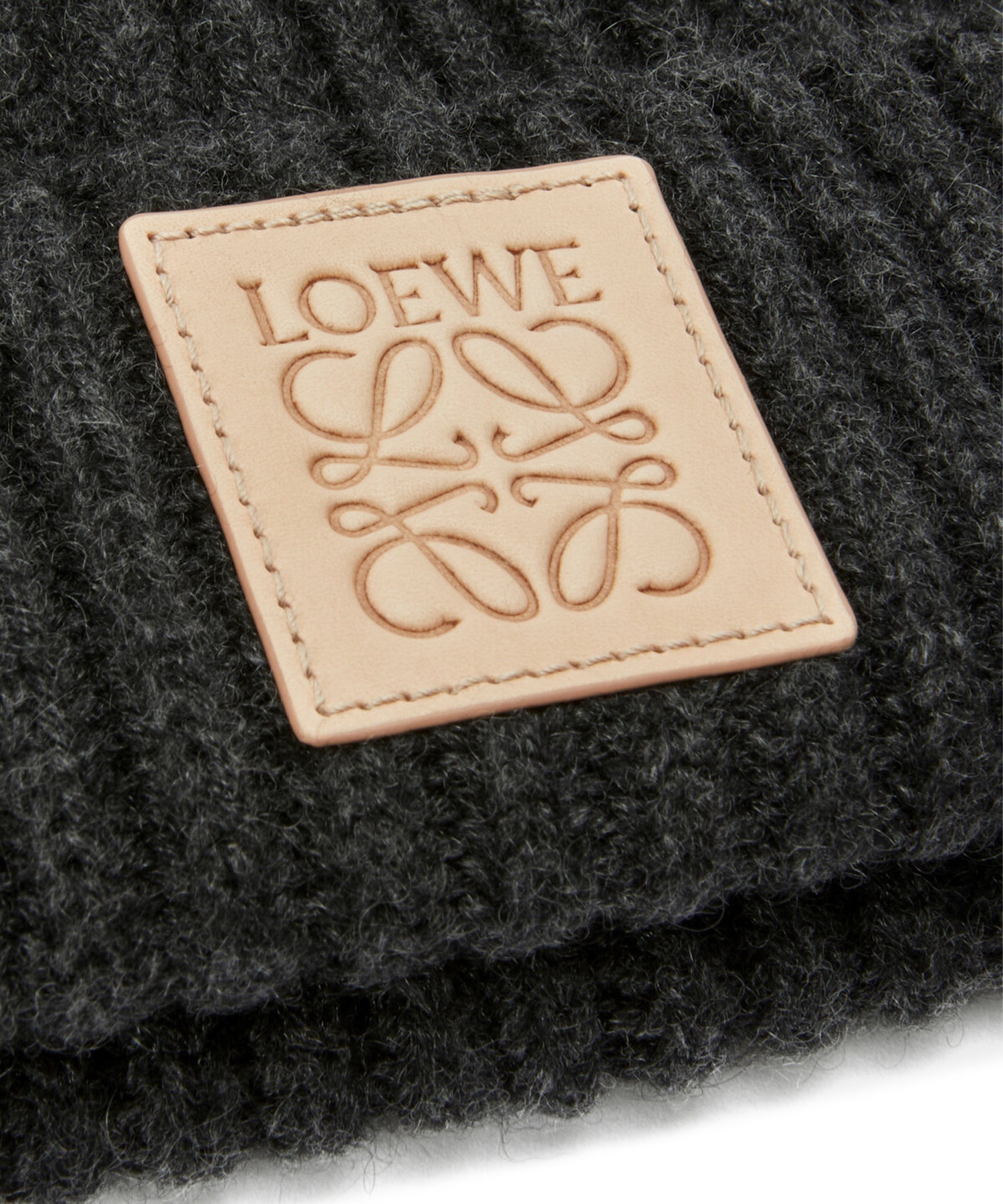 Beanie in cashmere KSA9OT1X01 1100 LOEWE 