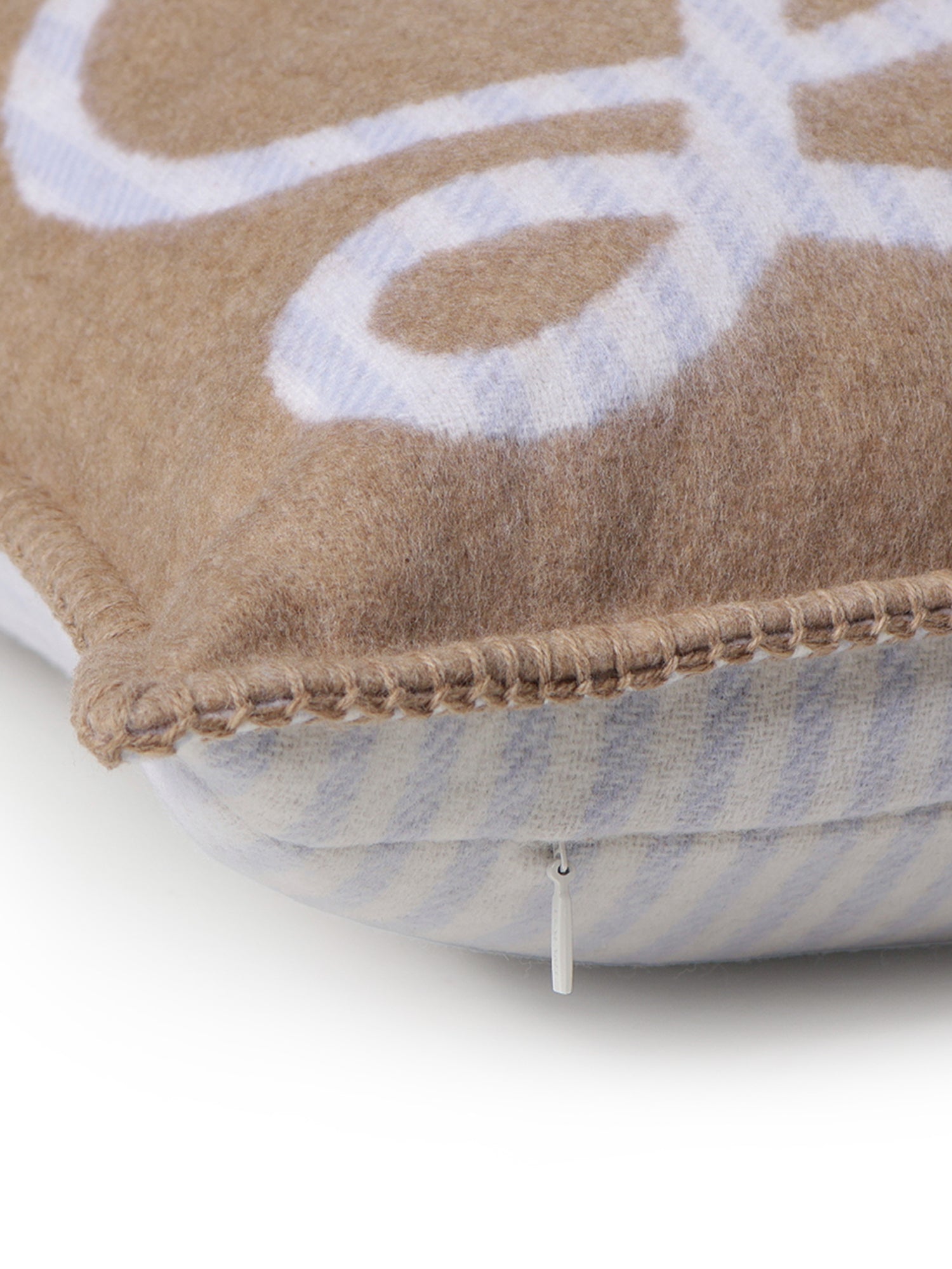 Cuscino in lana e cashmere TSF3HM2W03 2213 LOEWE 