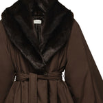 Giacca marrone con cintura e collo in pelliccia sintetica 145926  MAGDA BUTRYM 