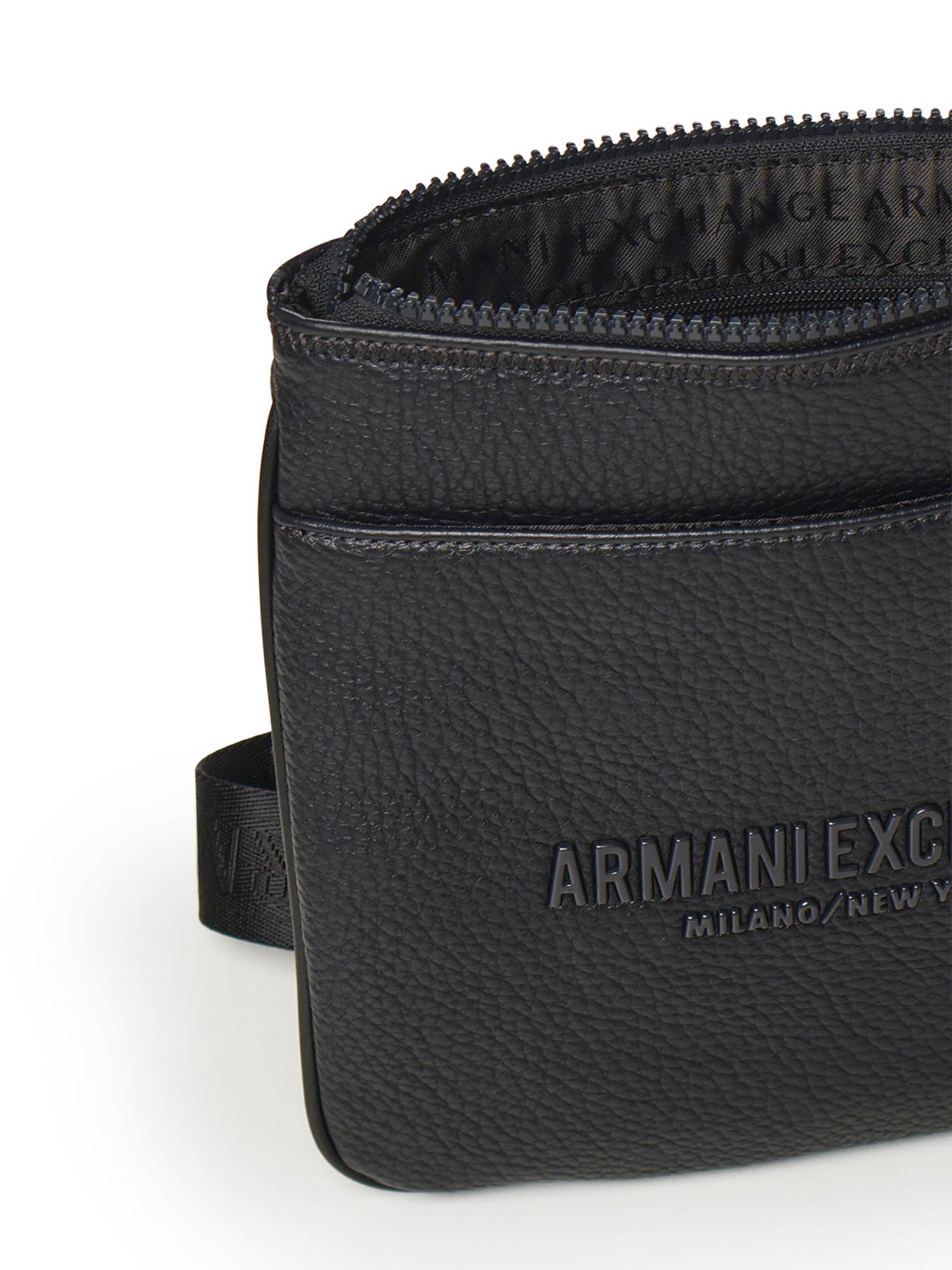Borsa a tracolla piatta nera in similpelle XM000155 AF11931UB101 ARMANI EXCHANGE 