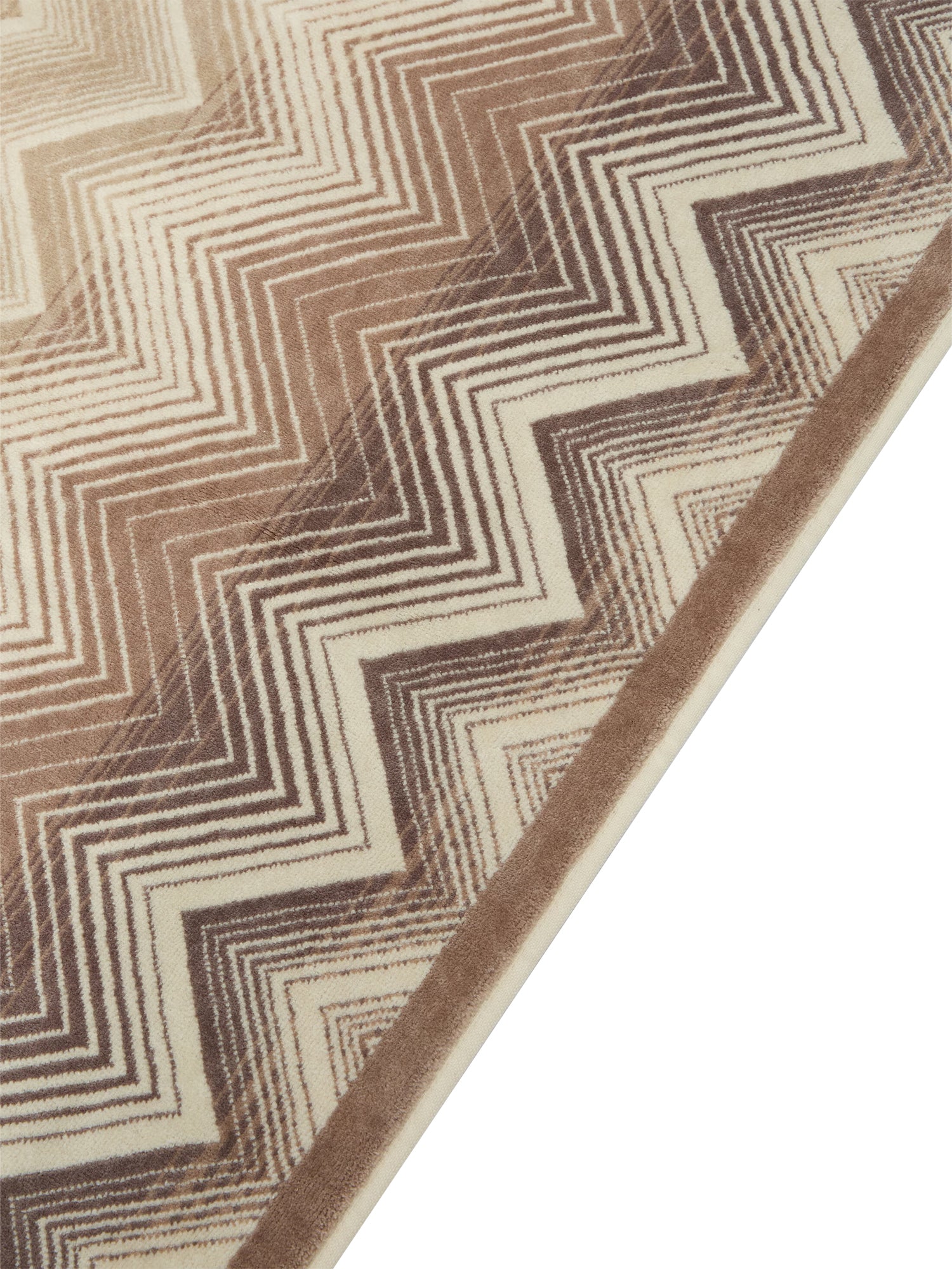 Tappetino da bagno Marea con motivo chevron 1E3SP99166 211 MISSONI HOME 