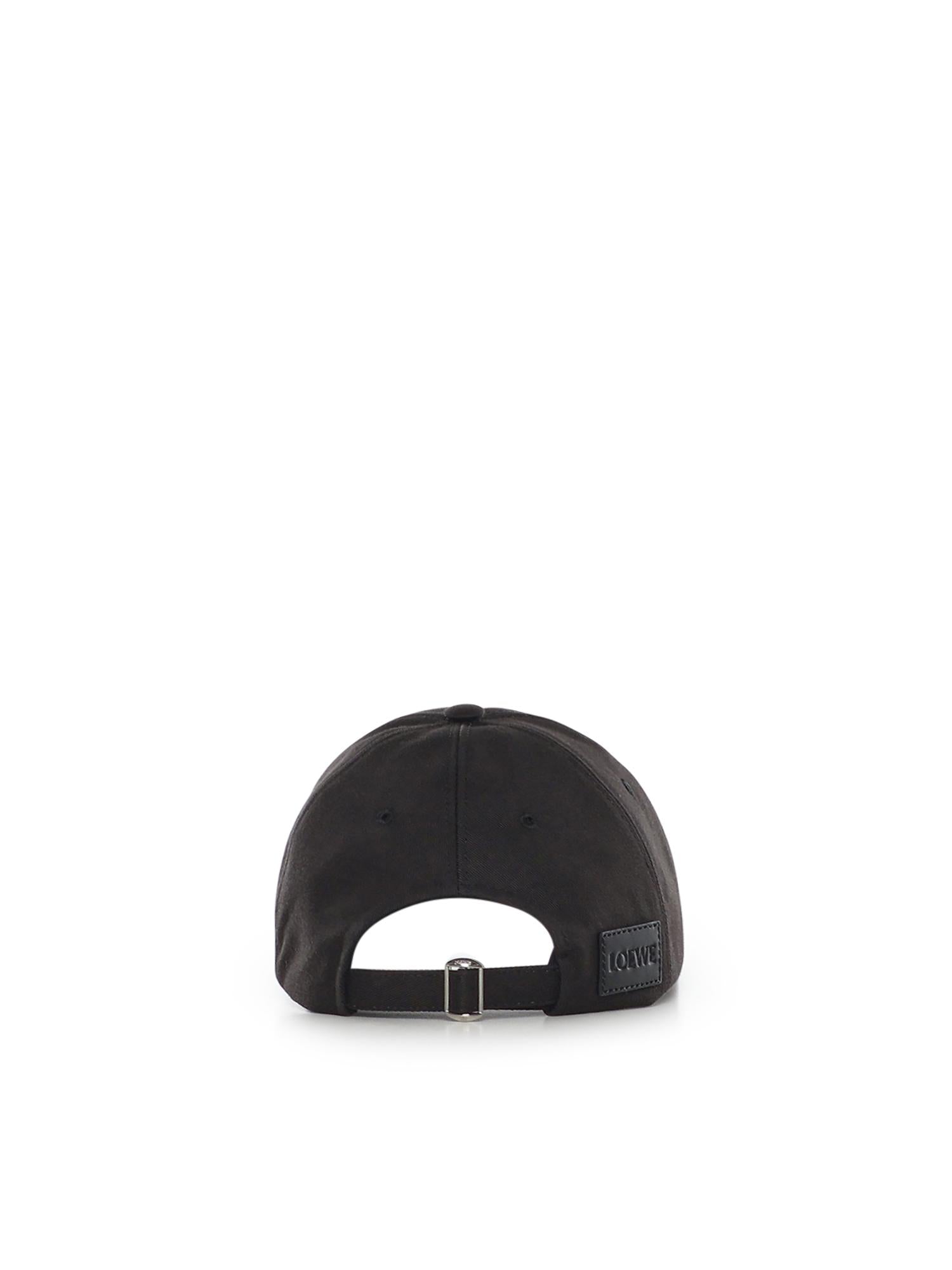 Cappello con applicazione L in cotone K820358XAJ 1100 LOEWE 