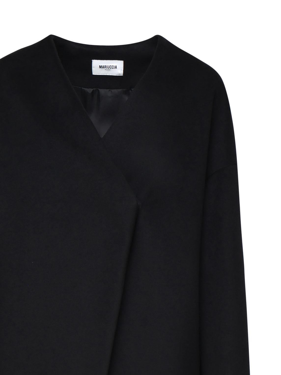 Cappotto con taglio geometrico MMD904 NERO MARIUCCIA Milano 