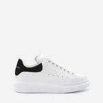 Sneakers oversize in pelle con talloncino a contrasto<BR/> 553770 WHGP79061 ALEXANDER McQUEEN 