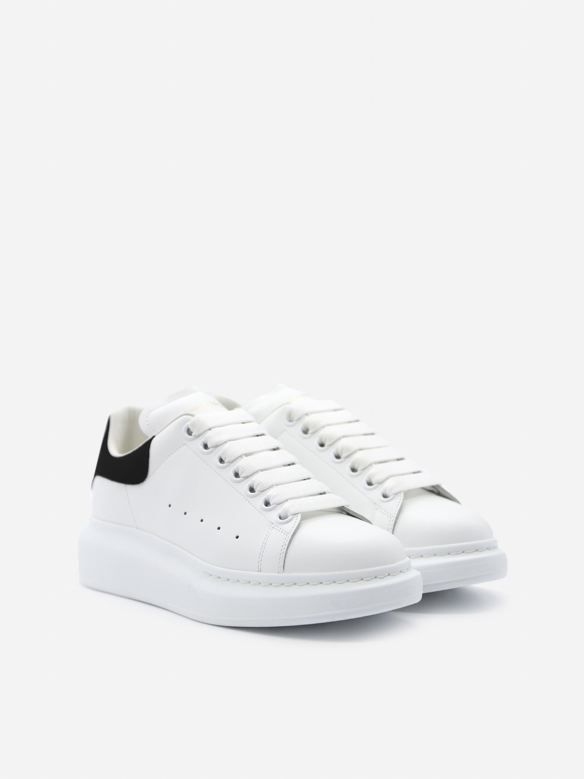 Sneakers oversize in pelle con talloncino a contrasto<BR/> 553770 WHGP79061 ALEXANDER McQUEEN 