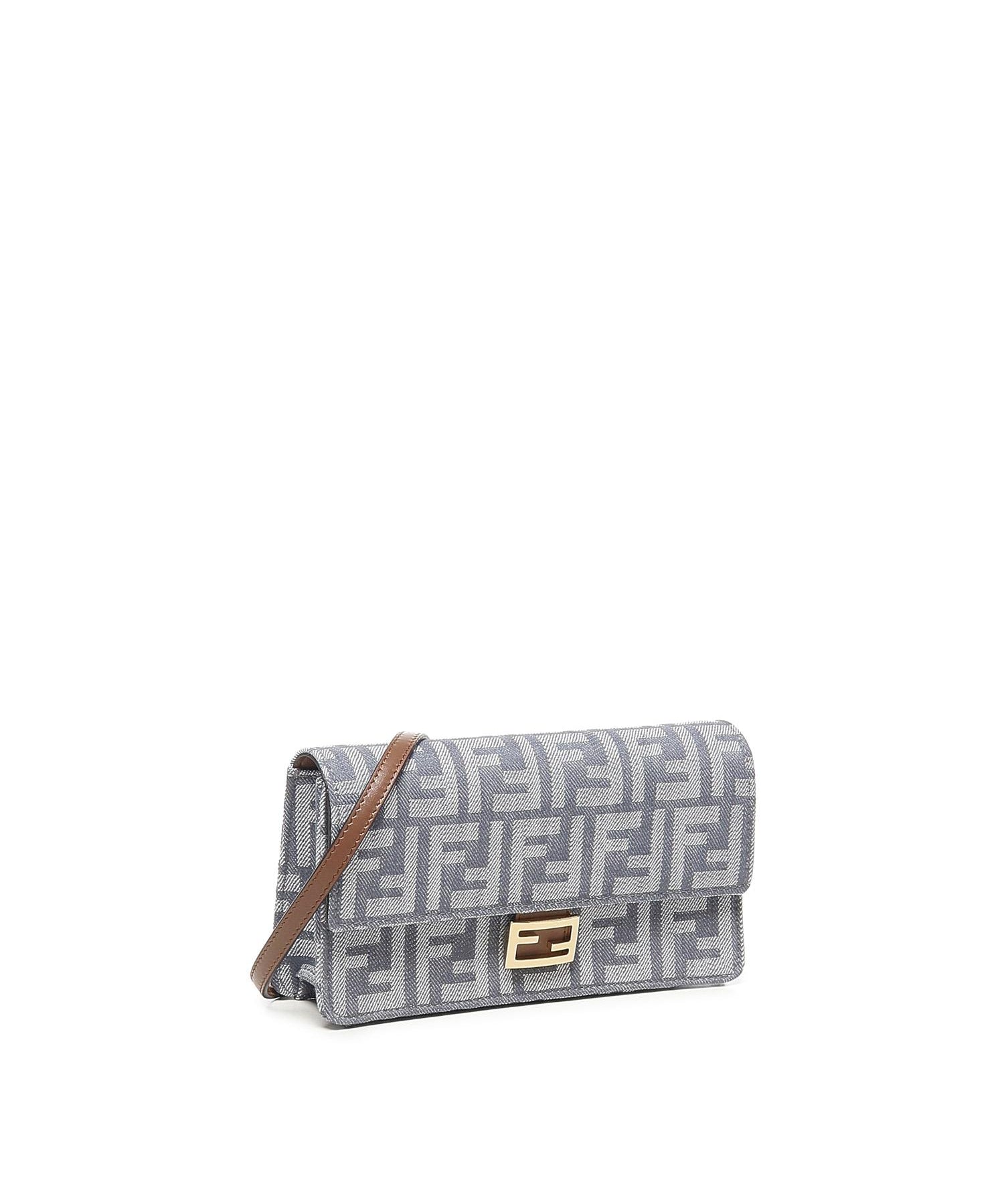 Portafoglio Baguette con catena 8M0498 AUT4F1SXQ FENDI 