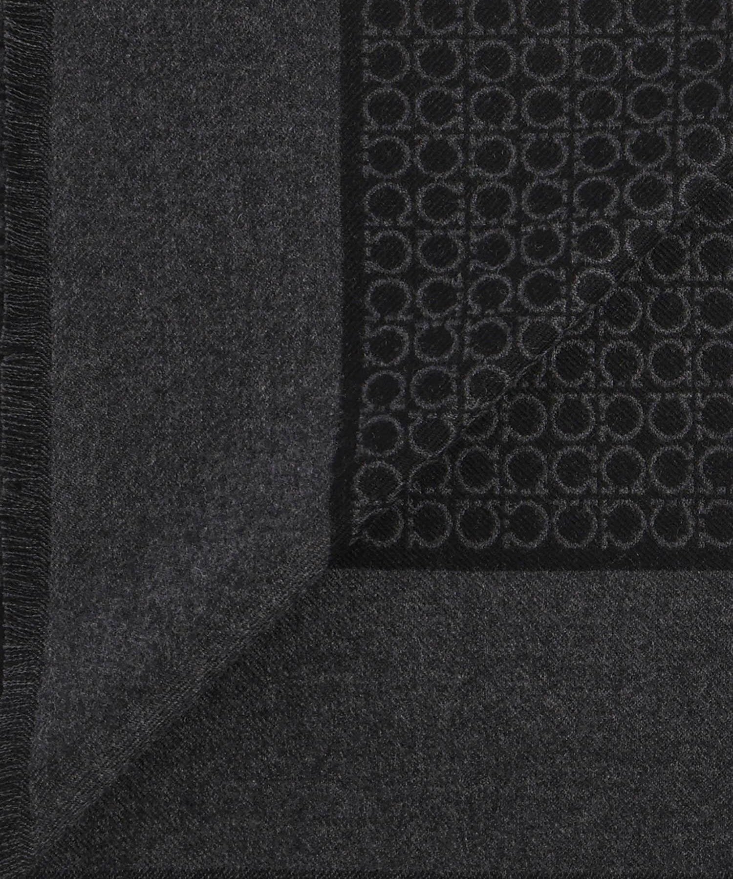 Sciarpa Gancini in cashmere 527047 671685004 FERRAGAMO 