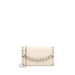 Portafoglio Rockstud in pelle con catena 7W2P0AR6 VSHI16 VALENTINO GARAVANI 