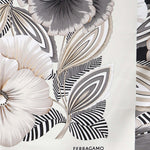 Foulard in seta con stampa 310227 789958001 FERRAGAMO 