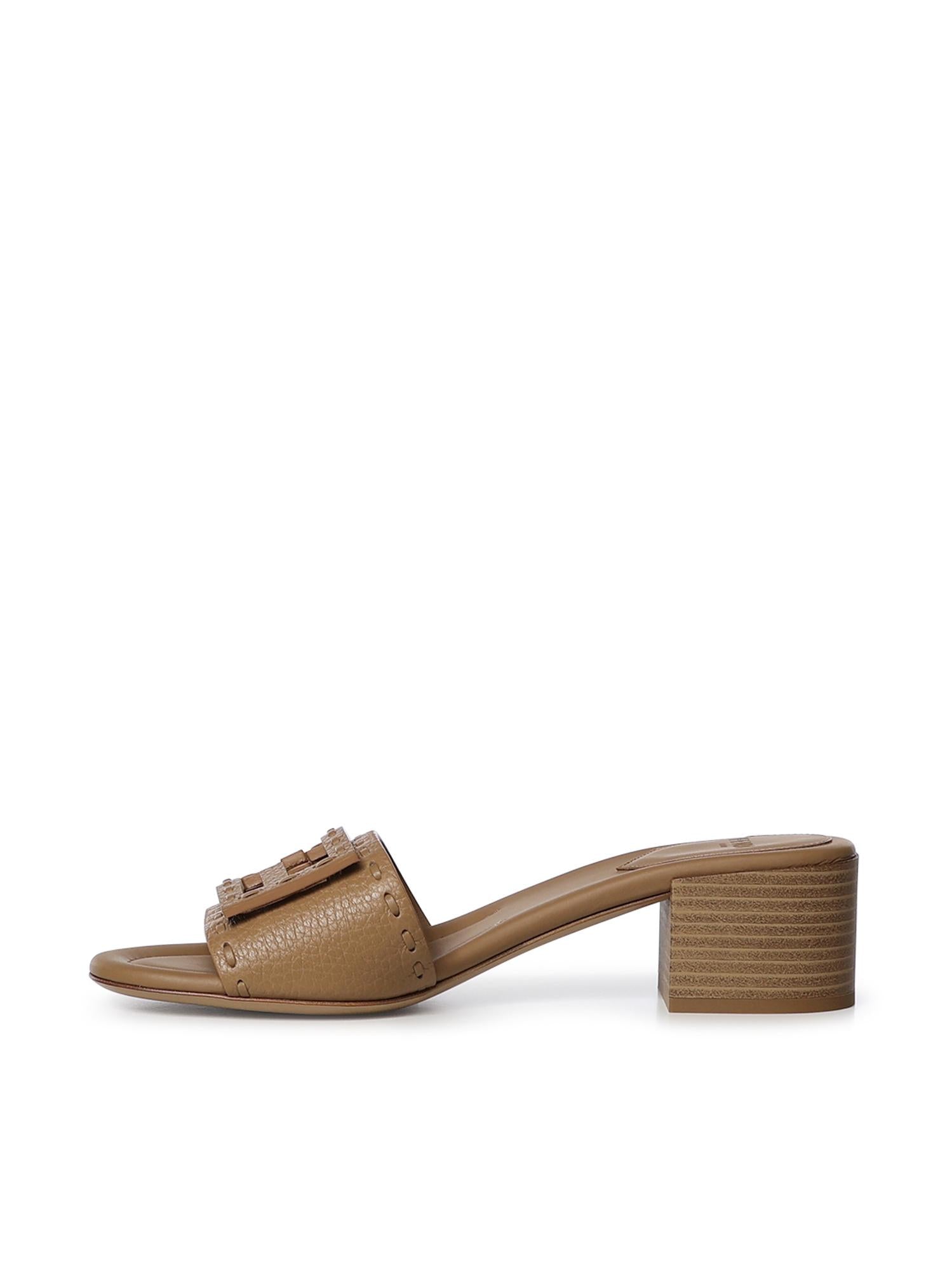 Slide Baguette in pelle 8R8862 AQY2F1WYD FENDI 