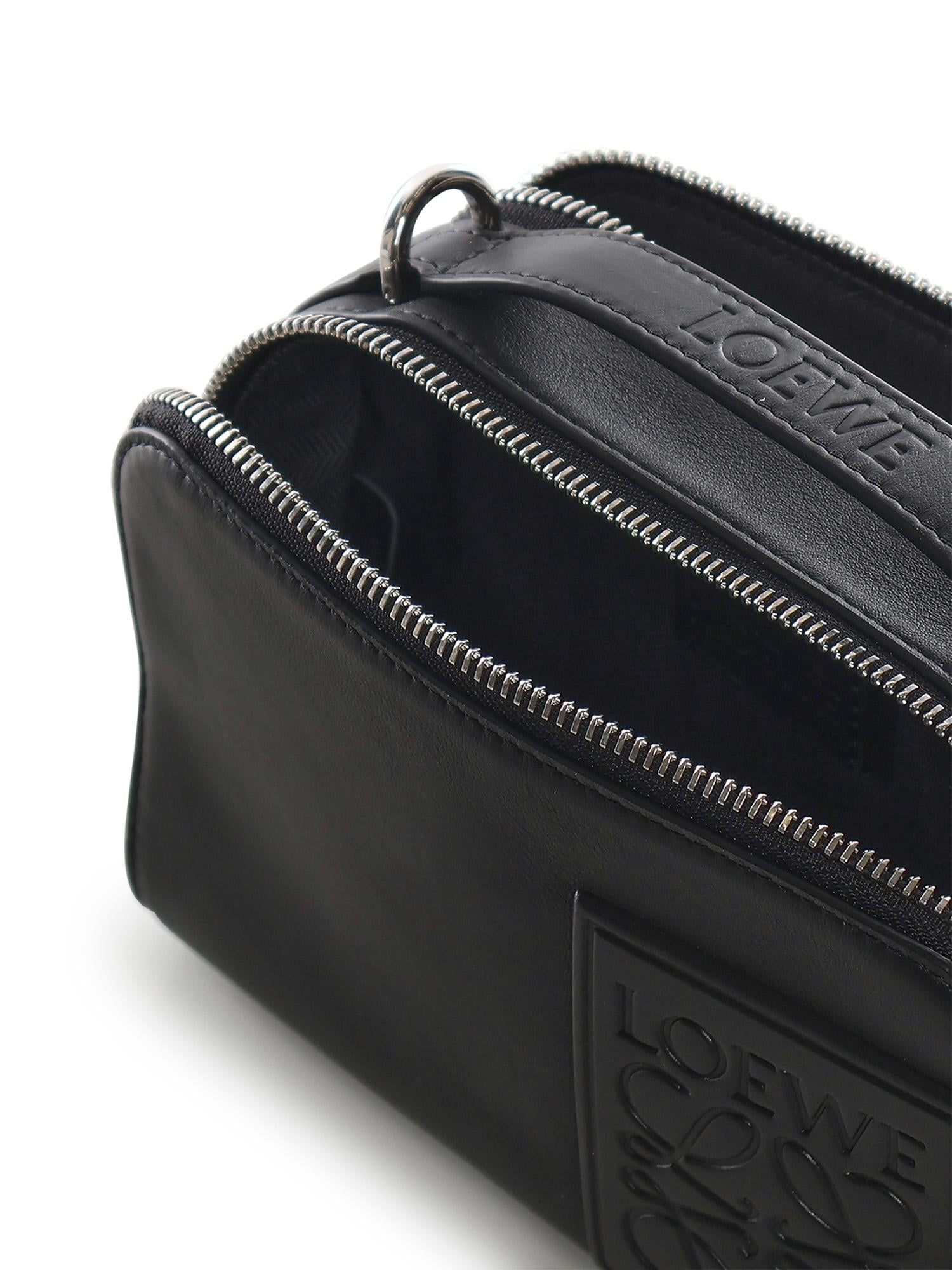 Borsa a tracolla Camera mini in pelle di vitello C565R41X05 1100 LOEWE 