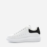Sneakers oversize in pelle con talloncino a contrasto<BR/> 553770 WHGP79061 ALEXANDER McQUEEN 