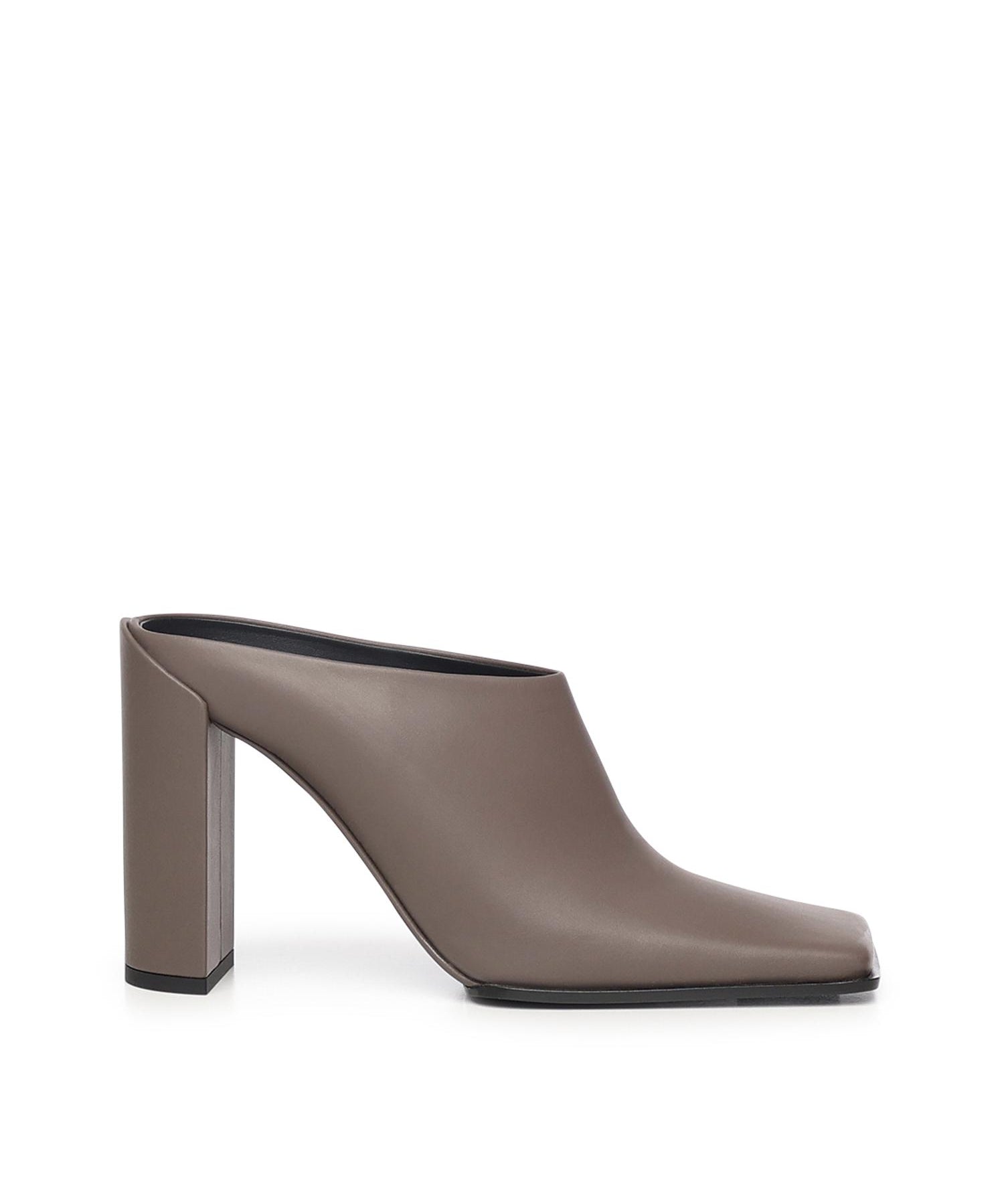 Mule Square in pelle di vitello AA3M2006I049 809 ALAIA 