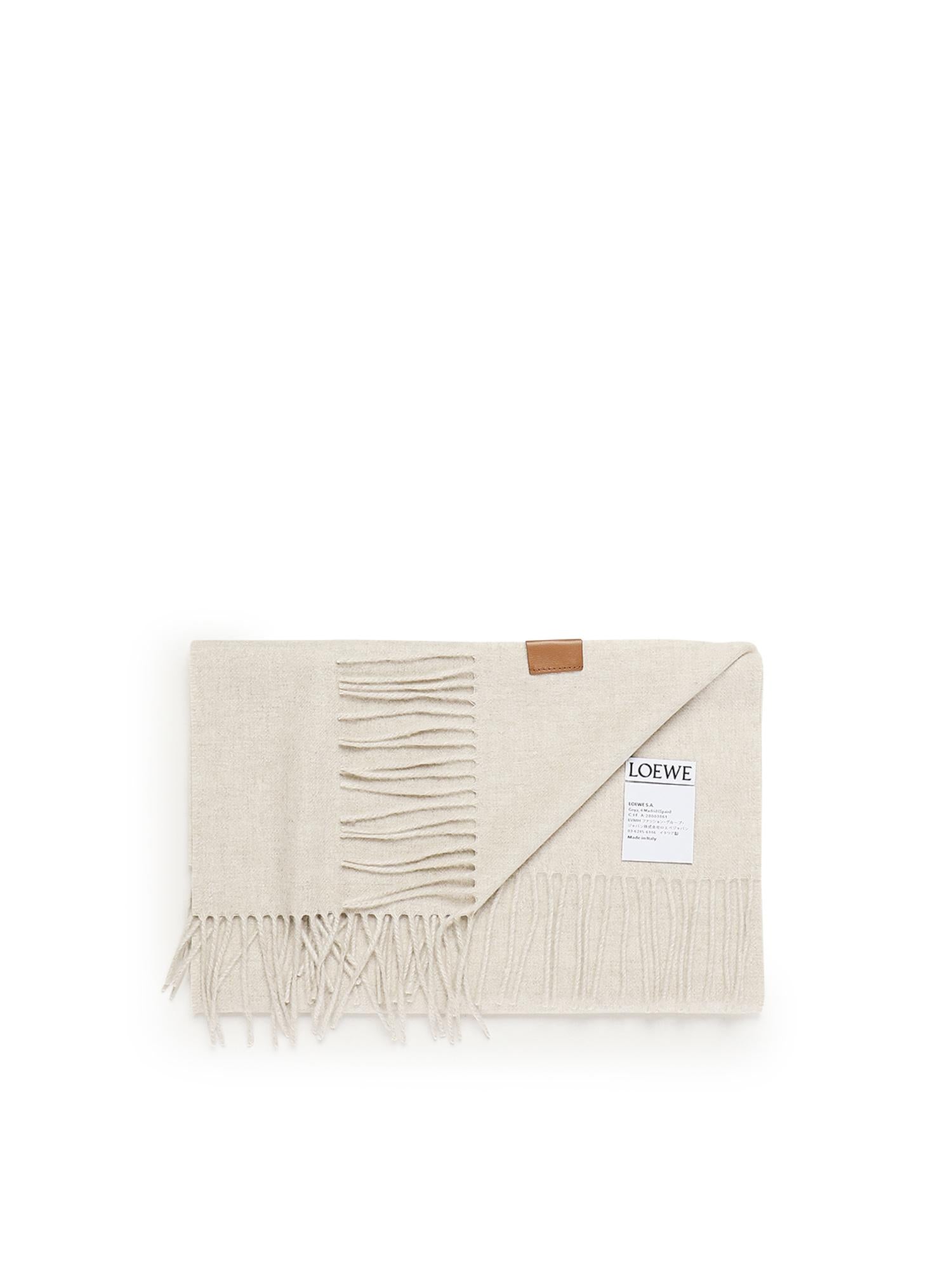 Sciarpa in cashmere<BR/> F811257X68 2200 LOEWE 