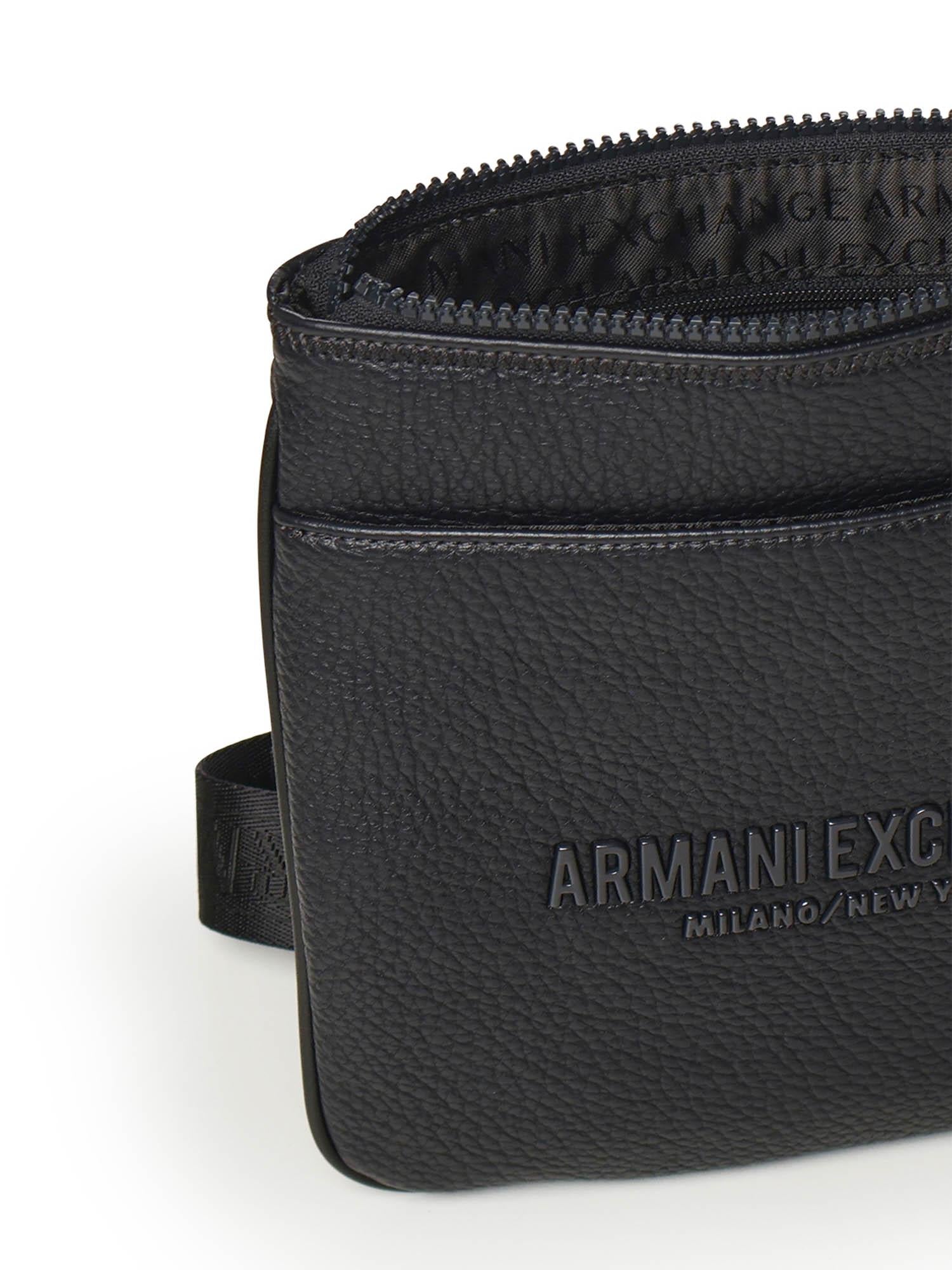 Borsa a tracolla piatta nera in similpelle XM000155 AF11931UB101 ARMANI EXCHANGE 