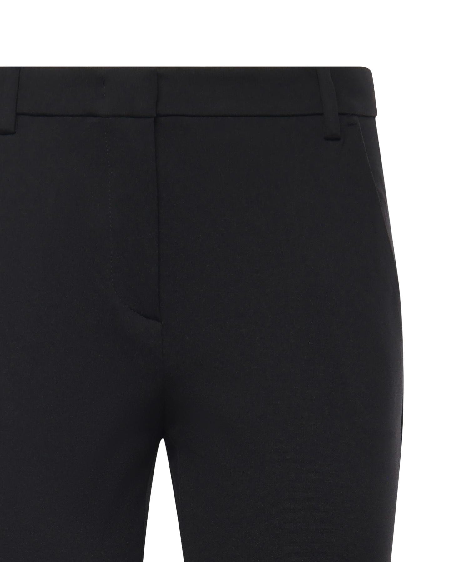 Pantaloni a gamba dritta 100155 A36RZ99 PINKO 