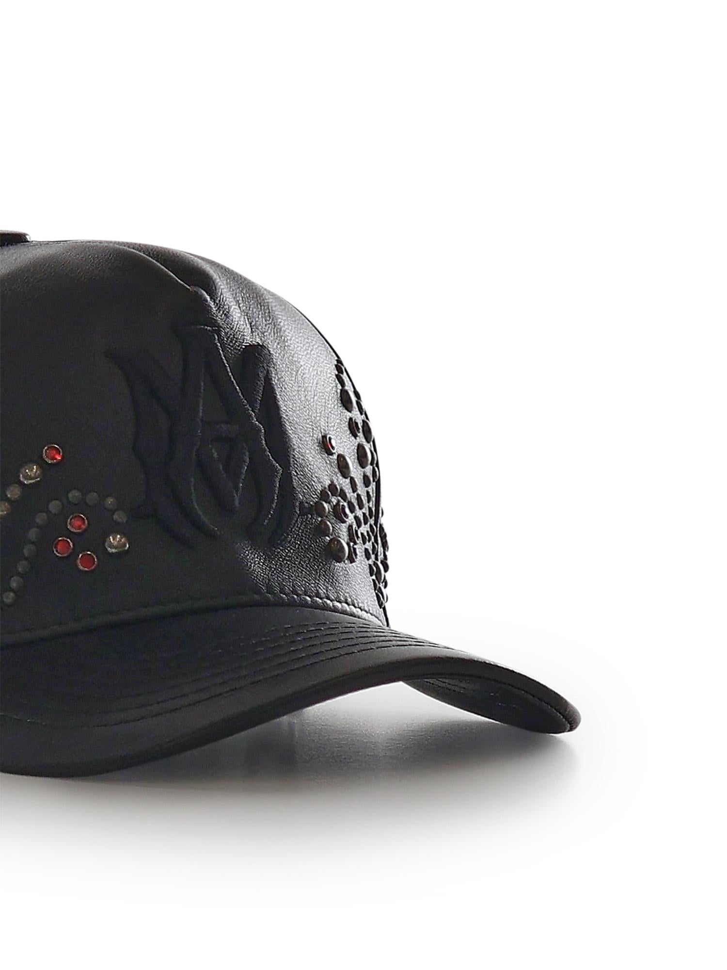 Cappello in pelle con cristalli e logo AMSAHE1019 001 AMIRI 