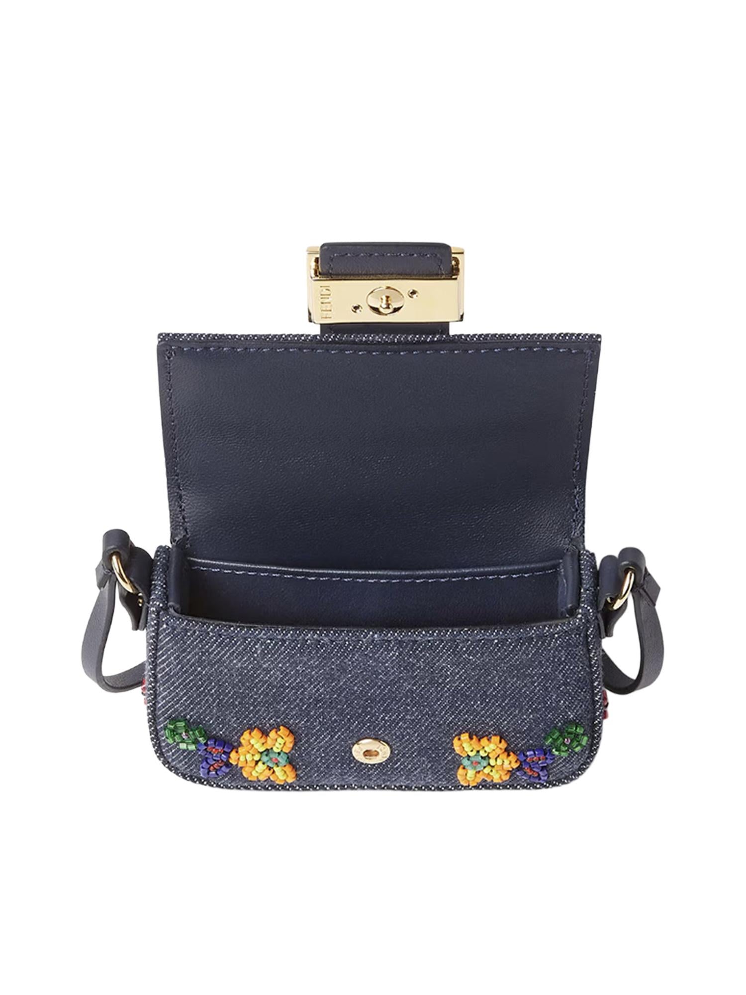 Charm Nano Baguette in denim con applicazioni 7AS499 AWVOF0B3Y FENDI 