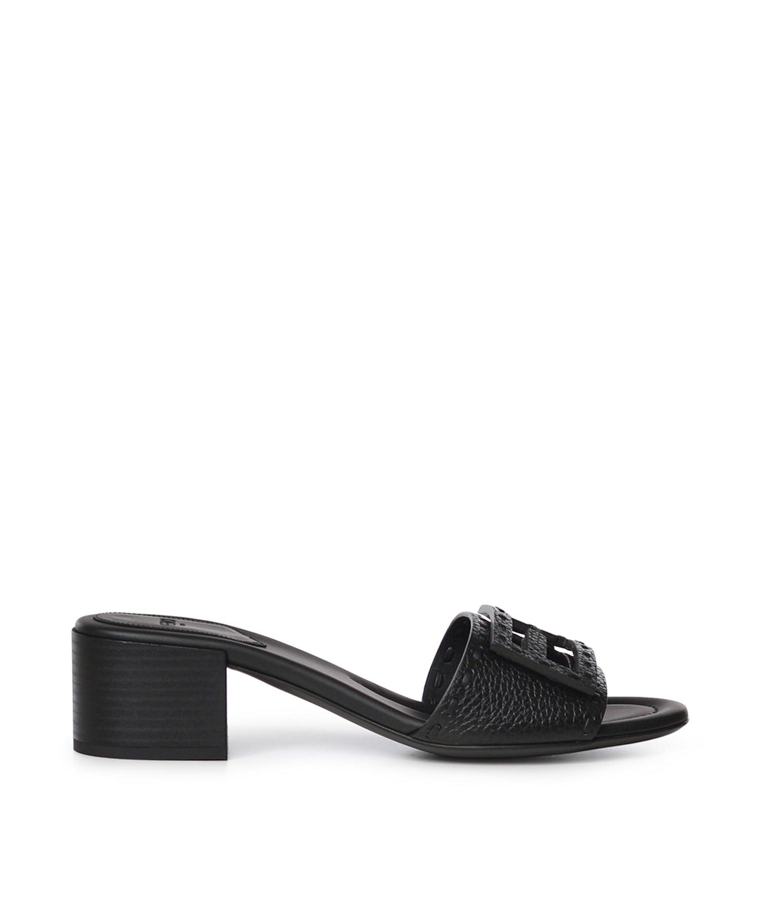 Slide Baguette in pelle 8R8862 AQY2F0QA1 FENDI 