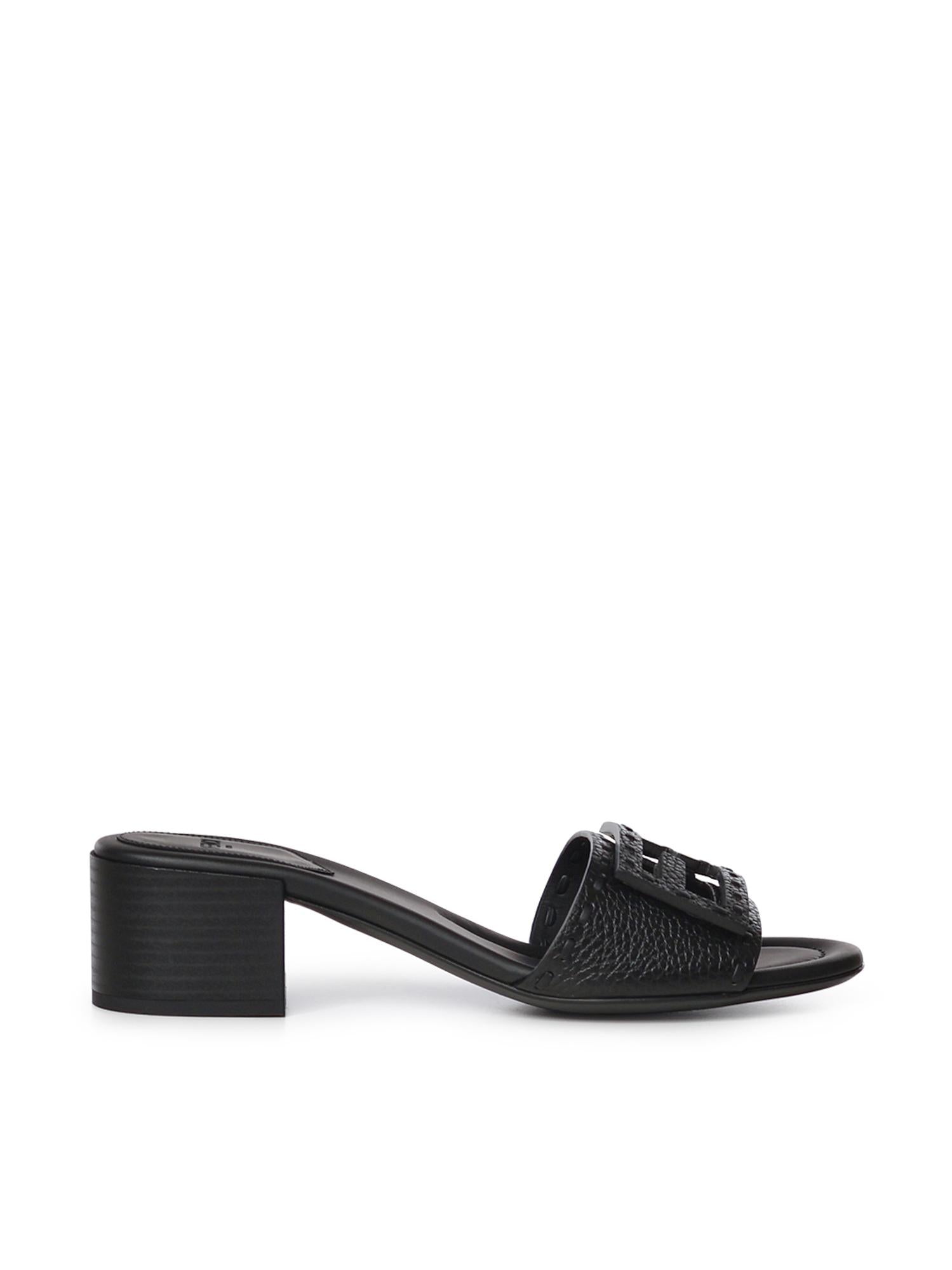 Slide Baguette in pelle 8R8862 AQY2F0QA1 FENDI 