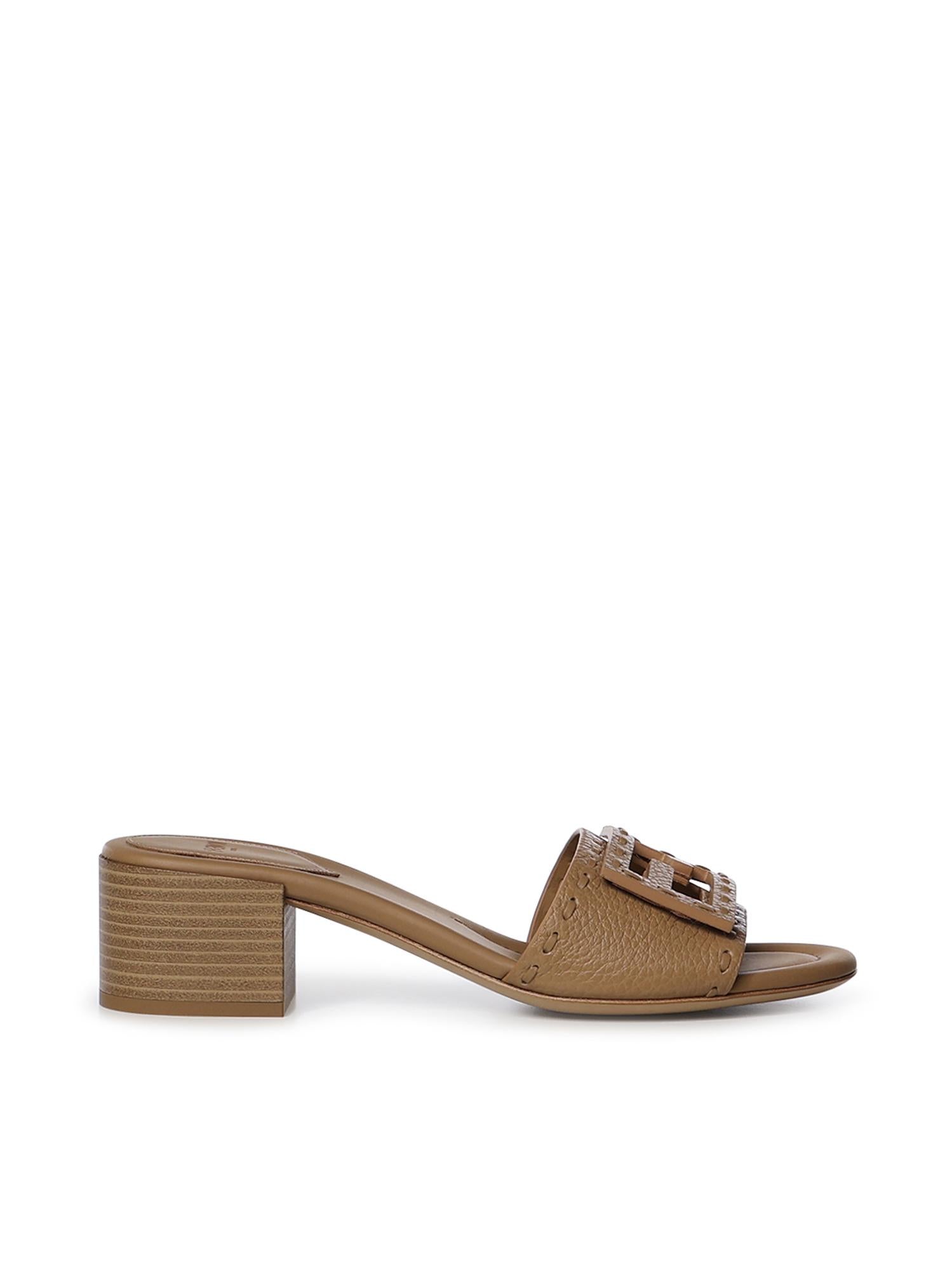 Slide Baguette in pelle 8R8862 AQY2F1WYD FENDI 