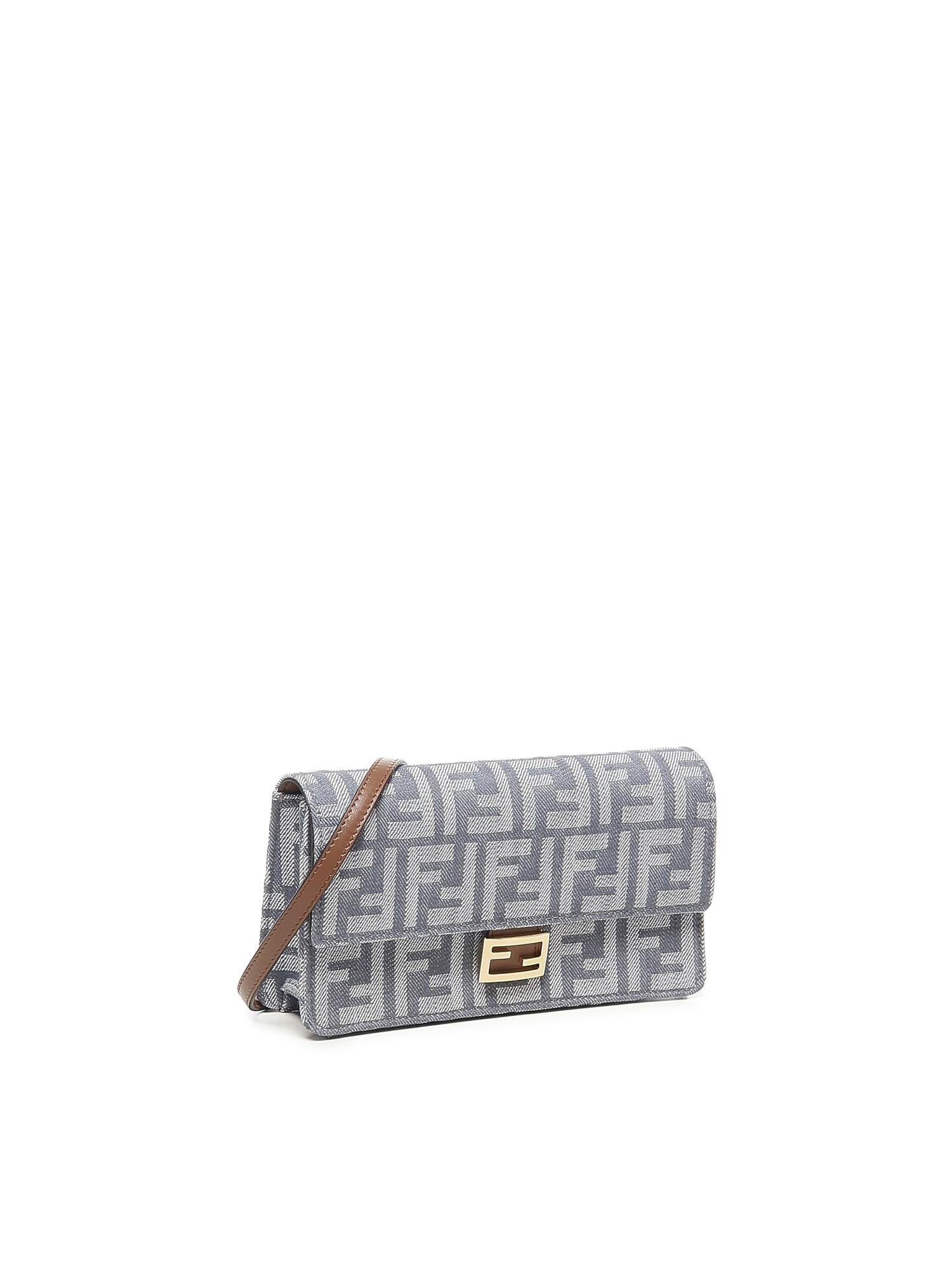 Portafoglio Baguette con catena 8M0498 AUT4F1SXQ FENDI 