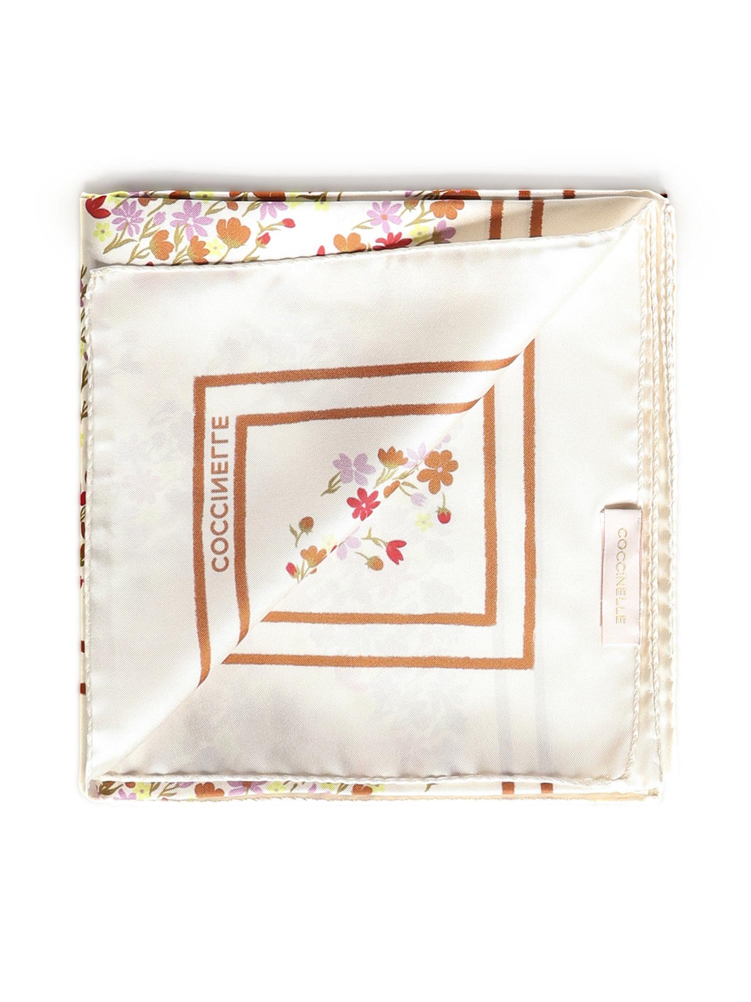 Foulard in seta con stampa E7UYE380101 M18 COCCINELLE 