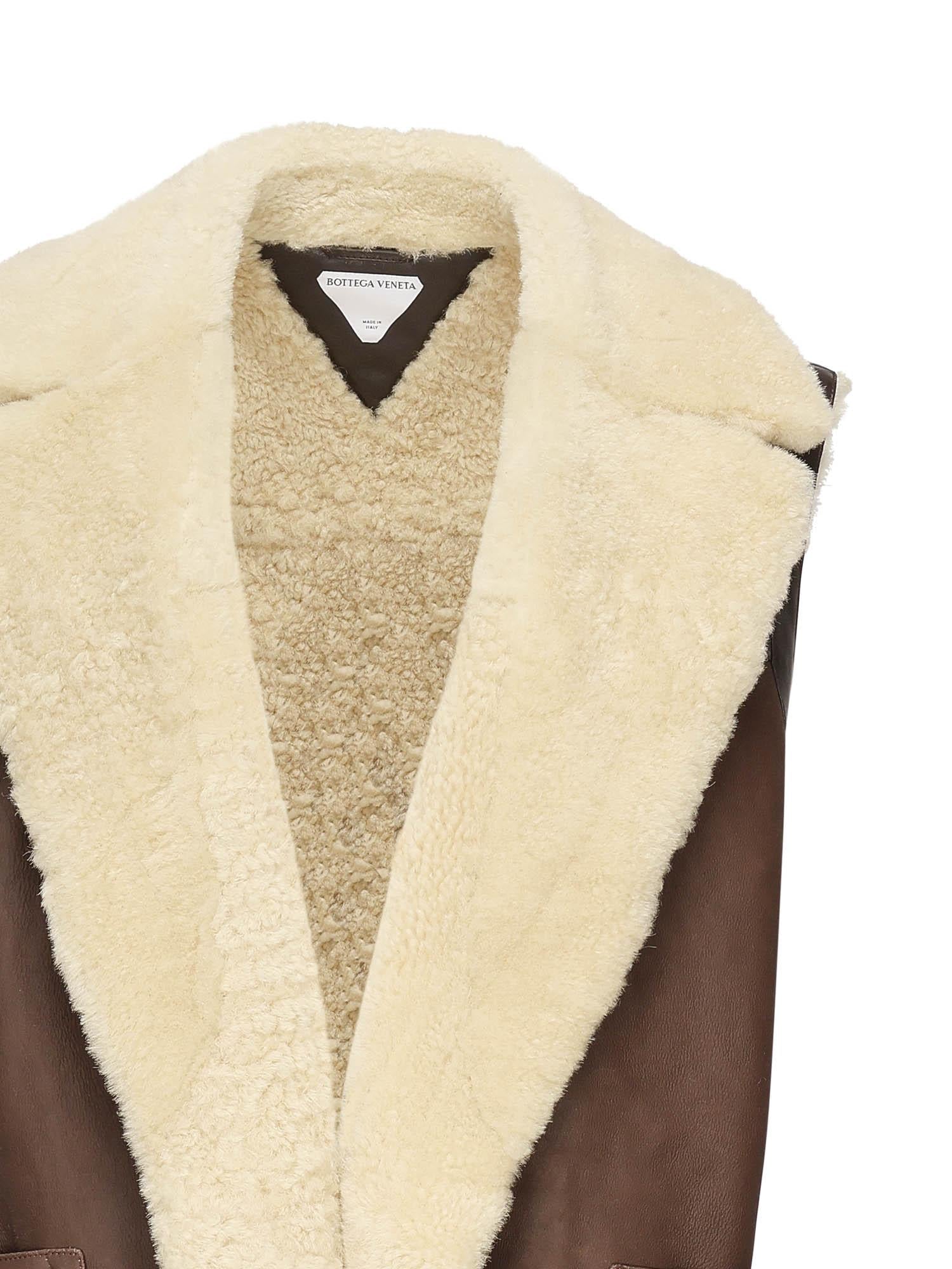 Gilet lungo in pelle e montone<BR/> 832381 V5VK08979 BOTTEGA VENETA 