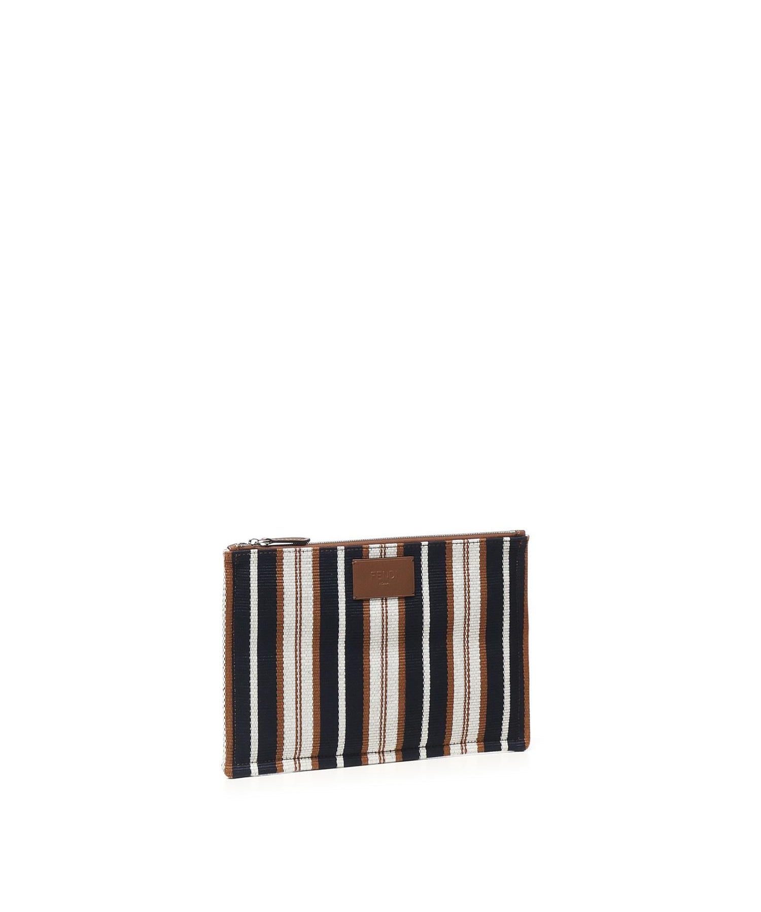 Pochette piatta a righe signature media<BR/> 7N0158 AUGXF1SCR FENDI 