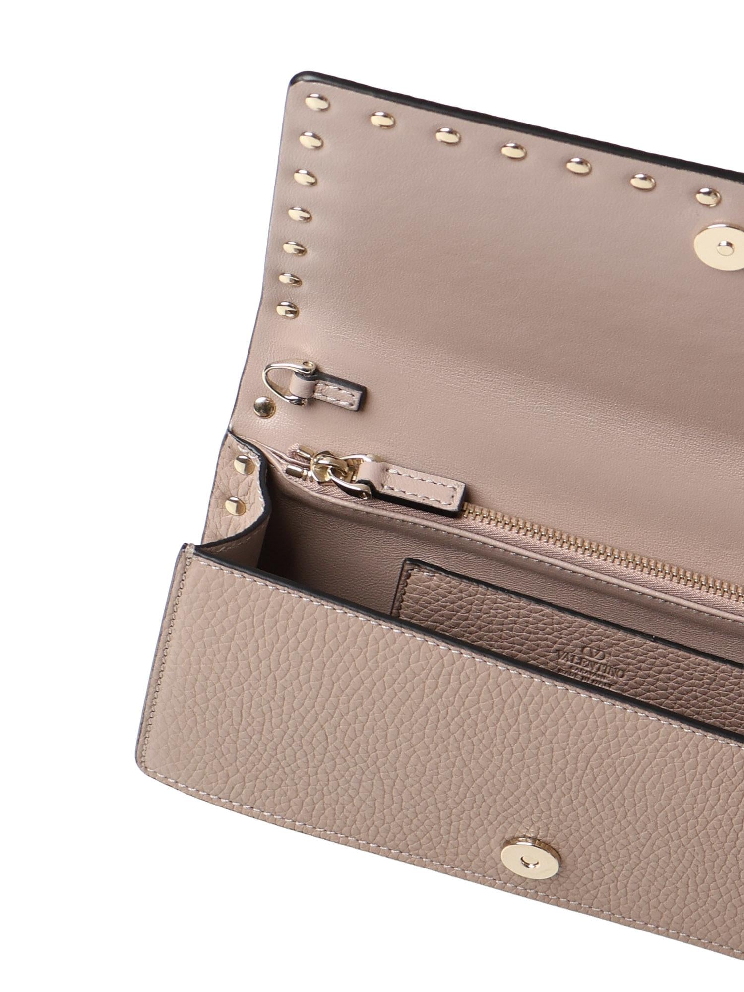 Portafoglio con catena Rockstud in vitello 7W2P0AK2 VSHP45 VALENTINO GARAVANI 
