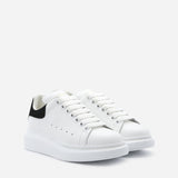 Sneakers oversize in pelle con talloncino a contrasto<BR/> 553770 WHGP79061 ALEXANDER McQUEEN 
