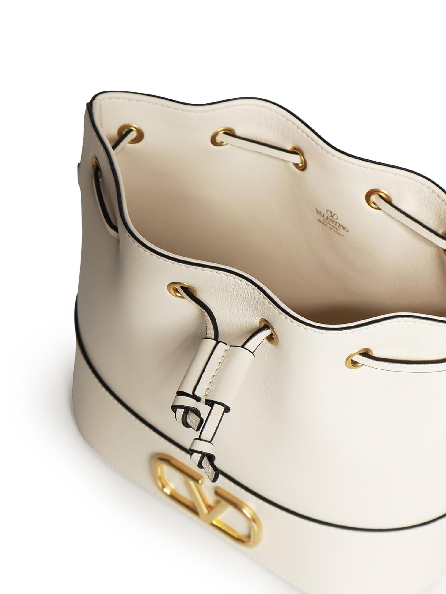 Mini bag a secchiello VLogo Signature in nappa 8W2P0T83 HPFI16 VALENTINO GARAVANI 