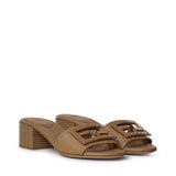 Slide Baguette in pelle 8R8862 AQY2F1WYD FENDI 